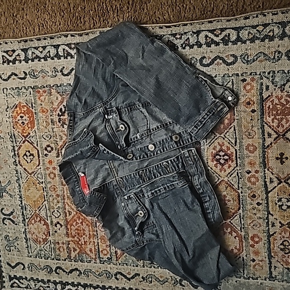 More Detail Jeans Jackets & Blazers - Cropped denim jacket size Medium